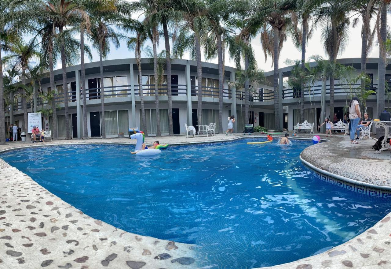 Hotel Suites Del Real ซาโปปัน ภายนอก รูปภาพ