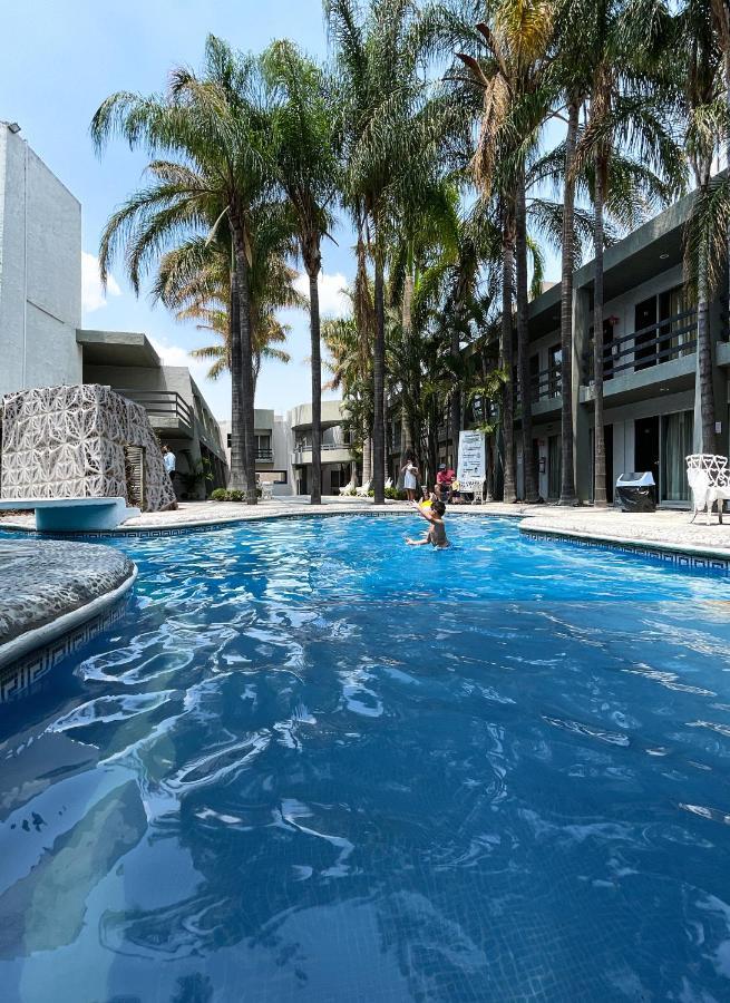 Hotel Suites Del Real ซาโปปัน ภายนอก รูปภาพ