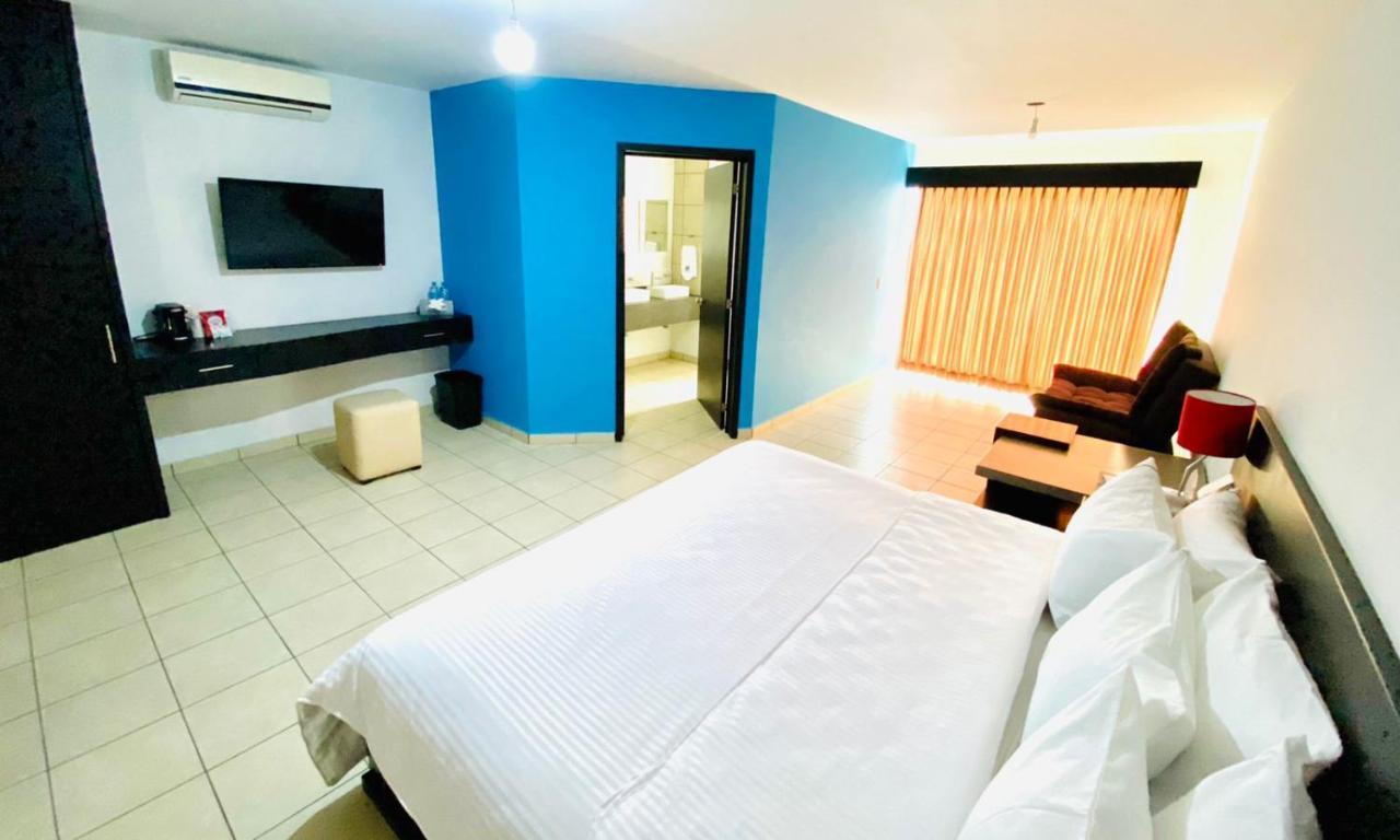 Hotel Suites Del Real ซาโปปัน ภายนอก รูปภาพ
