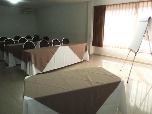 Hotel Suites Del Real ซาโปปัน ภายนอก รูปภาพ